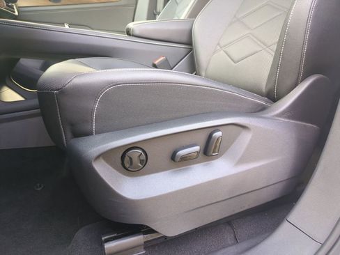 Used 2025 Volkswagen Atlas SE image 14