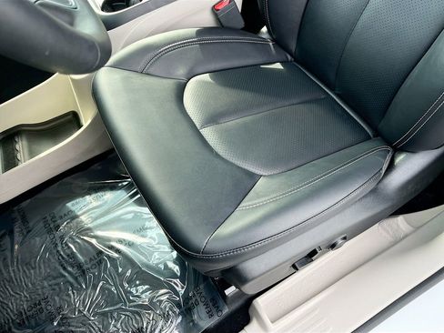 Certified 2024 Chrysler Pacifica Touring-L w/ Road Tripper Package image 18