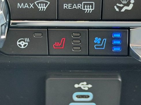 New 2026 Ford F250 Lariat w/ Black Appearance Package image 11