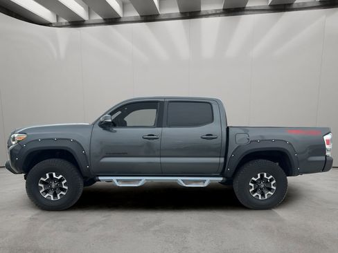 Used 2019 Toyota Tacoma TRD Off-Road w/ Technology Package image 4