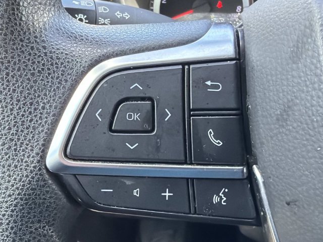 Used 2021 Toyota Highlander L FWD image 24