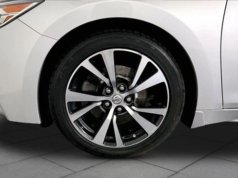 Used 2018 Nissan Maxima FWD image 11