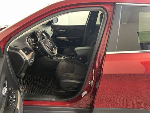 Certified 2017 Jeep Cherokee Latitude w/ Cold Weather Group AWD/4WD image 14
