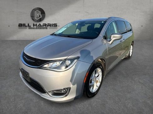 Used 2018 Chrysler Pacifica Touring-L w/ Tire & Wheel Group FWD image 1