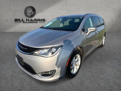 Used 2018 Chrysler Pacifica Touring-L w/ Tire & Wheel Group
