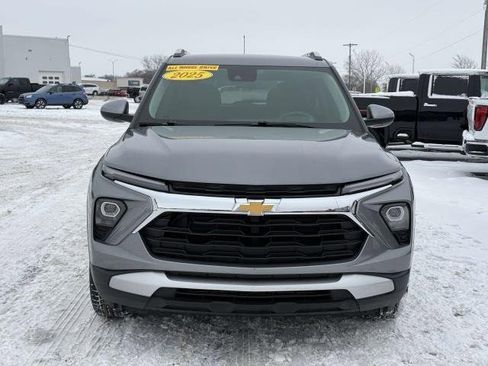 Used 2025 Chevrolet TrailBlazer LT image 3