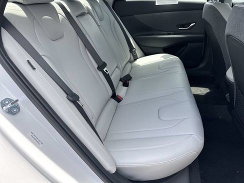 Used 2025 Hyundai Elantra Limited FWD image 15