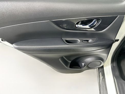 Used 2017 Nissan Rogue SV FWD image 24