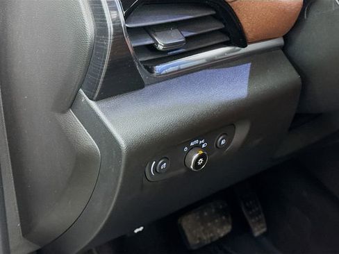 Used 2020 Chevrolet Traverse High Country image 11