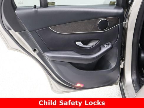 Used 2020 Mercedes-Benz GLC 300 4MATIC image 28