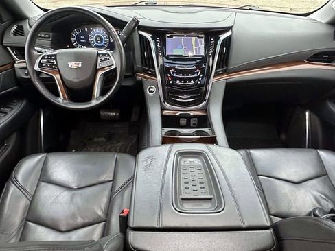 Used 2017 Cadillac Escalade ESV Premium Luxury image 16