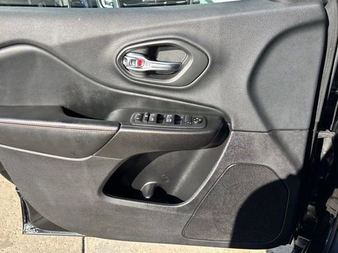 Used 2020 Jeep Cherokee Trailhawk w/ Comfort/Convenience Group image 17