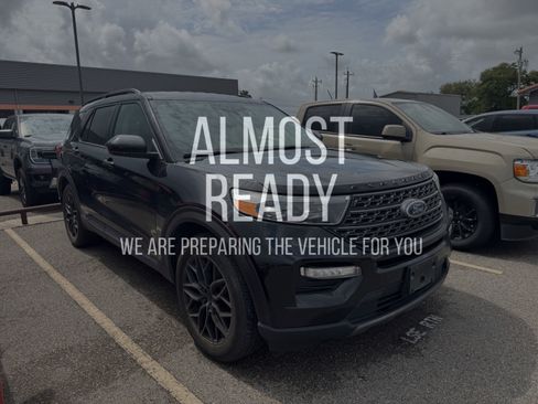 Used 2022 Ford Explorer XLT w/ Equipment Group 202A RWD image 5