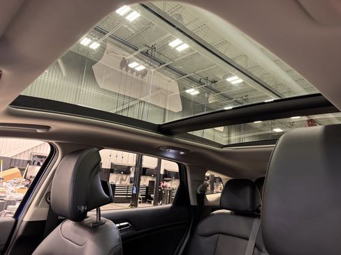 Certified 2025 Kia Sportage SX image 17