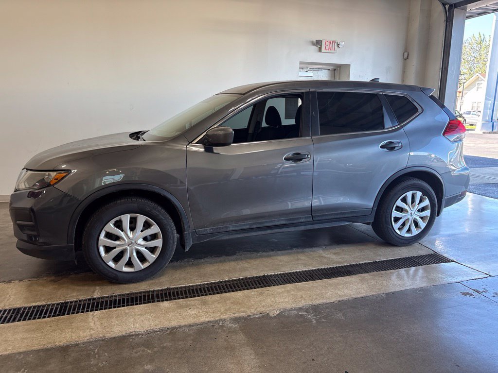 Used 2017 Nissan Rogue S FWD image 1
