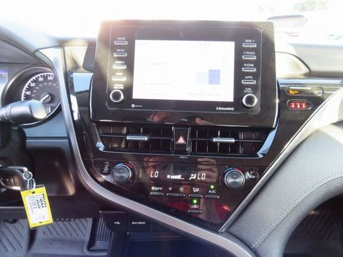 Certified 2022 Toyota Camry SE image 23