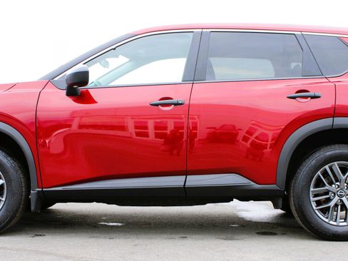 Used 2023 Nissan Rogue S image 8