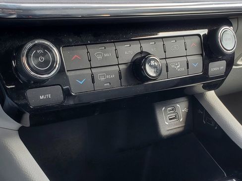 Used 2022 Jeep Compass Limited image 24