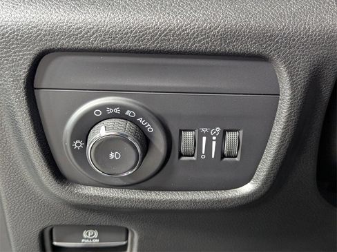 New 2025 Jeep Grand Cherokee Limited image 13