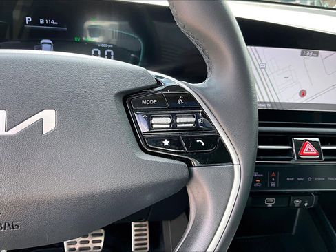 Used 2023 Kia Niro EX Touring image 24