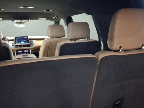 Used 2023 Chevrolet Suburban Premier AWD/4WD image 21