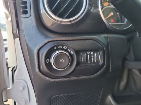 Used 2021 Jeep Wrangler Unlimited Sahara image 30