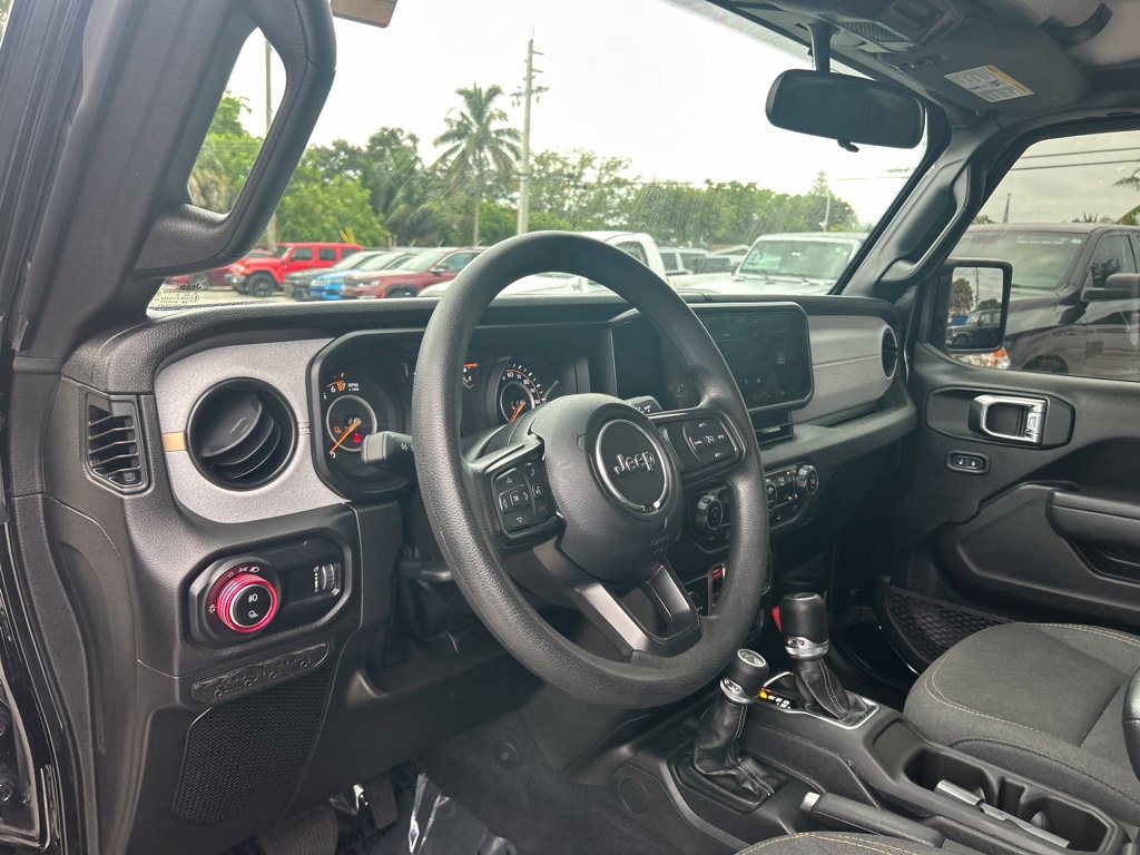 Used 2025 Jeep Gladiator Sport AWD/4WD image 10