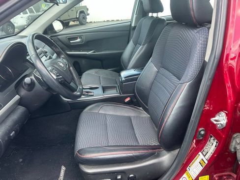Used 2015 Toyota Camry SE w/ Moonroof Package FWD image 8
