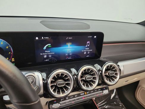 Used 2022 Mercedes-Benz GLB 250 image 14