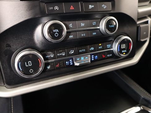 Used 2024 Ford Expedition Max XLT image 8