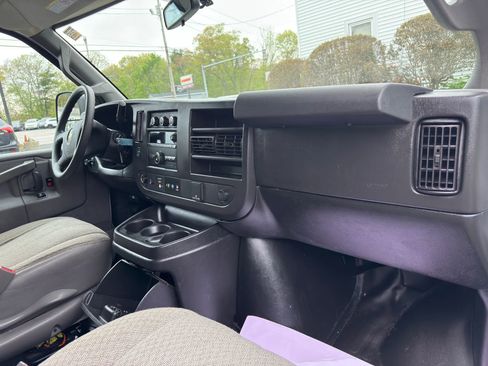 Used 2021 Chevrolet Express 2500 RWD image 22