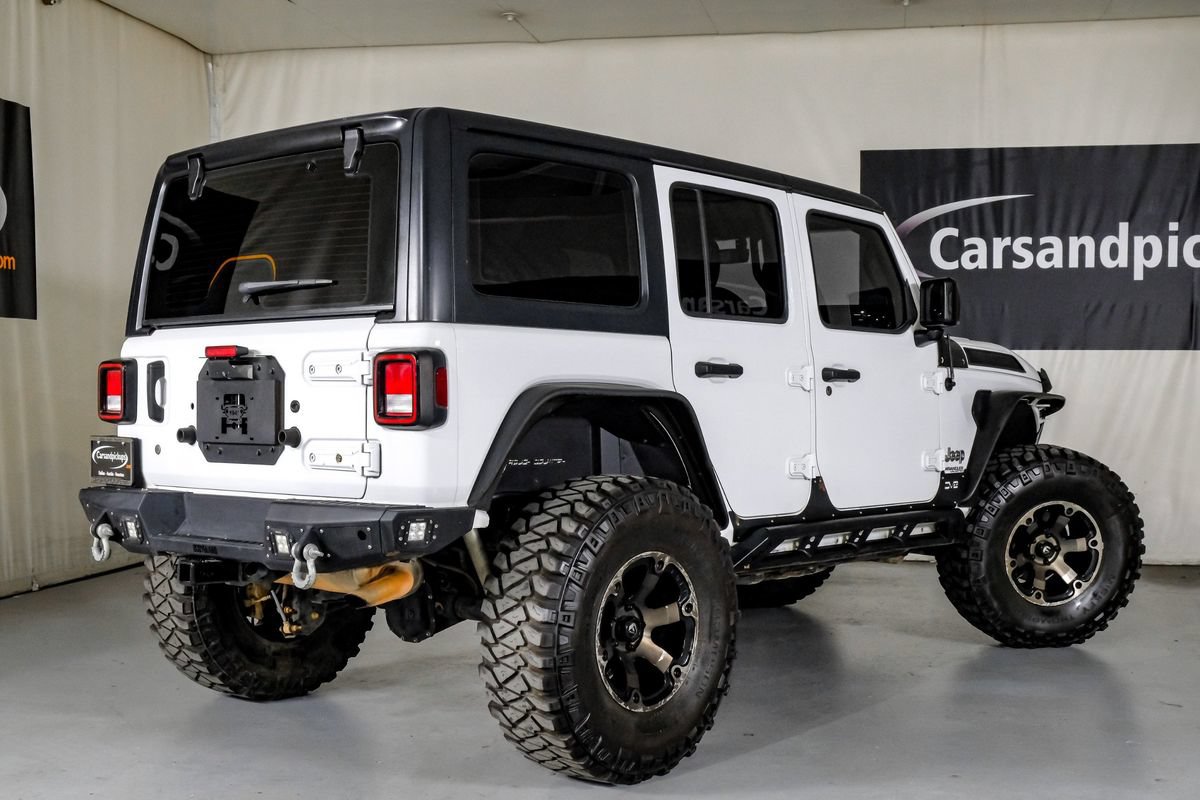 Used 2018 Jeep Wrangler Unlimited Sahara AWD/4WD image 7