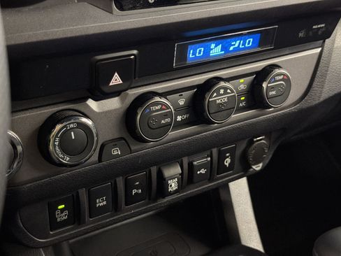 Used 2021 Toyota Tacoma TRD Off-Road w/ Technology Package AWD/4WD image 18