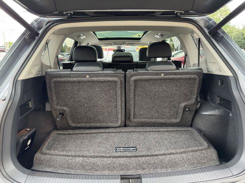 Used 2018 Volkswagen Tiguan SEL Premium w/ 3rd Row Seat Package AWD/4WD image 39