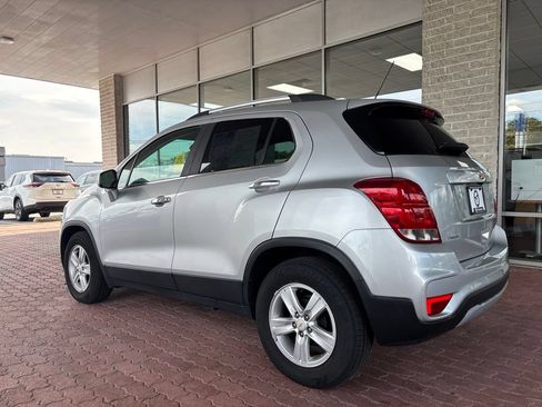 Used 2020 Chevrolet Trax LT w/ LT Convenience Package FWD image 10