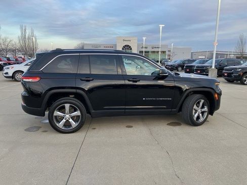 Certified 2022 Jeep Grand Cherokee Limited w/ Luxury Tech Group II image 5