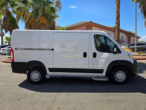 Used 2025 RAM ProMaster 2500 w/ U-Haul Equipment Group FWD image 8