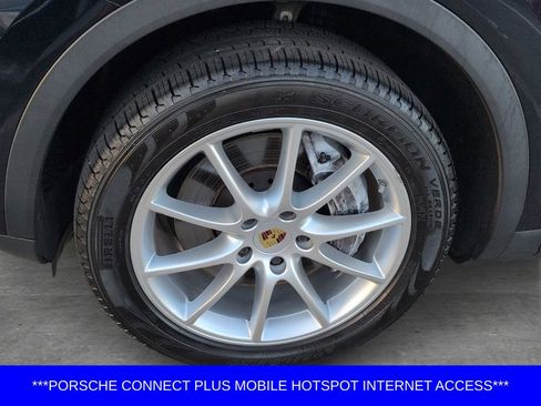 Used 2021 Porsche Cayenne w/ Premium Package image 5