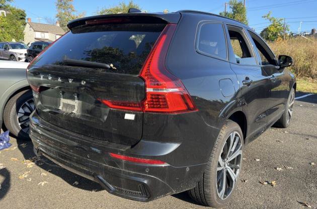 Used 2024 Volvo XC60 T8 Ultimate w/ Climate Package AWD/4WD image 3
