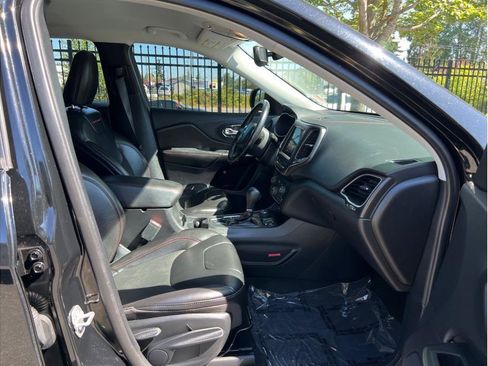 Used 2020 Jeep Cherokee Trailhawk w/ Cold Weather Group image 24