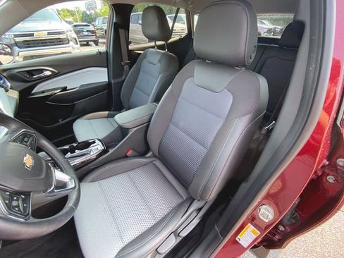 Used 2024 Chevrolet Trax LT w/ Driver Confidence Package FWD image 18