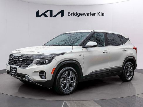 Certified 2024 Kia Seltos LX image 4