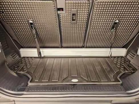 Used 2022 Land Rover Defender 90 X-Dynamic S image 31