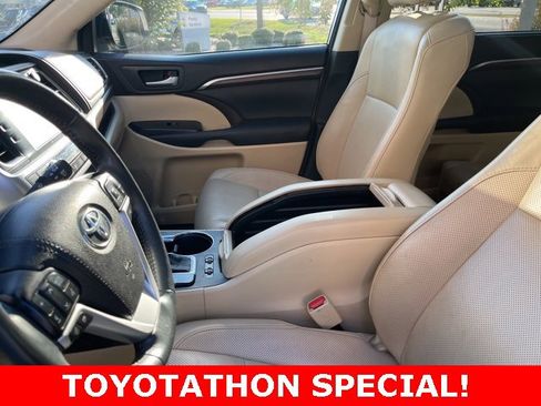 Used 2016 Toyota Highlander Limited Platinum image 9