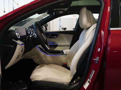 Used 2025 Mercedes-Benz C 300 4MATIC Sedan image 2