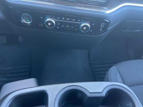 Used 2024 GMC Sierra 1500 SLE image 17