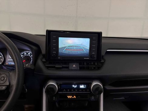 Used 2022 Toyota RAV4 LE AWD/4WD image 14