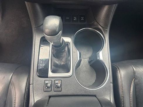 Used 2019 Toyota Highlander XLE AWD/4WD image 28