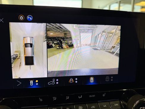 Used 2025 Chevrolet Colorado LT w/ LT Convenience Package image 20