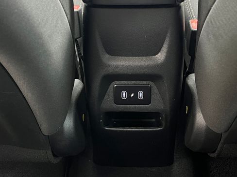 Certified 2025 Hyundai Venue SEL FWD image 18